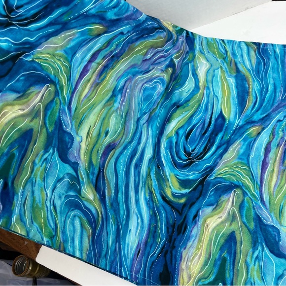 Handcrafted swirl/marbled blue & green fabric table runner - Picture 4 of 7